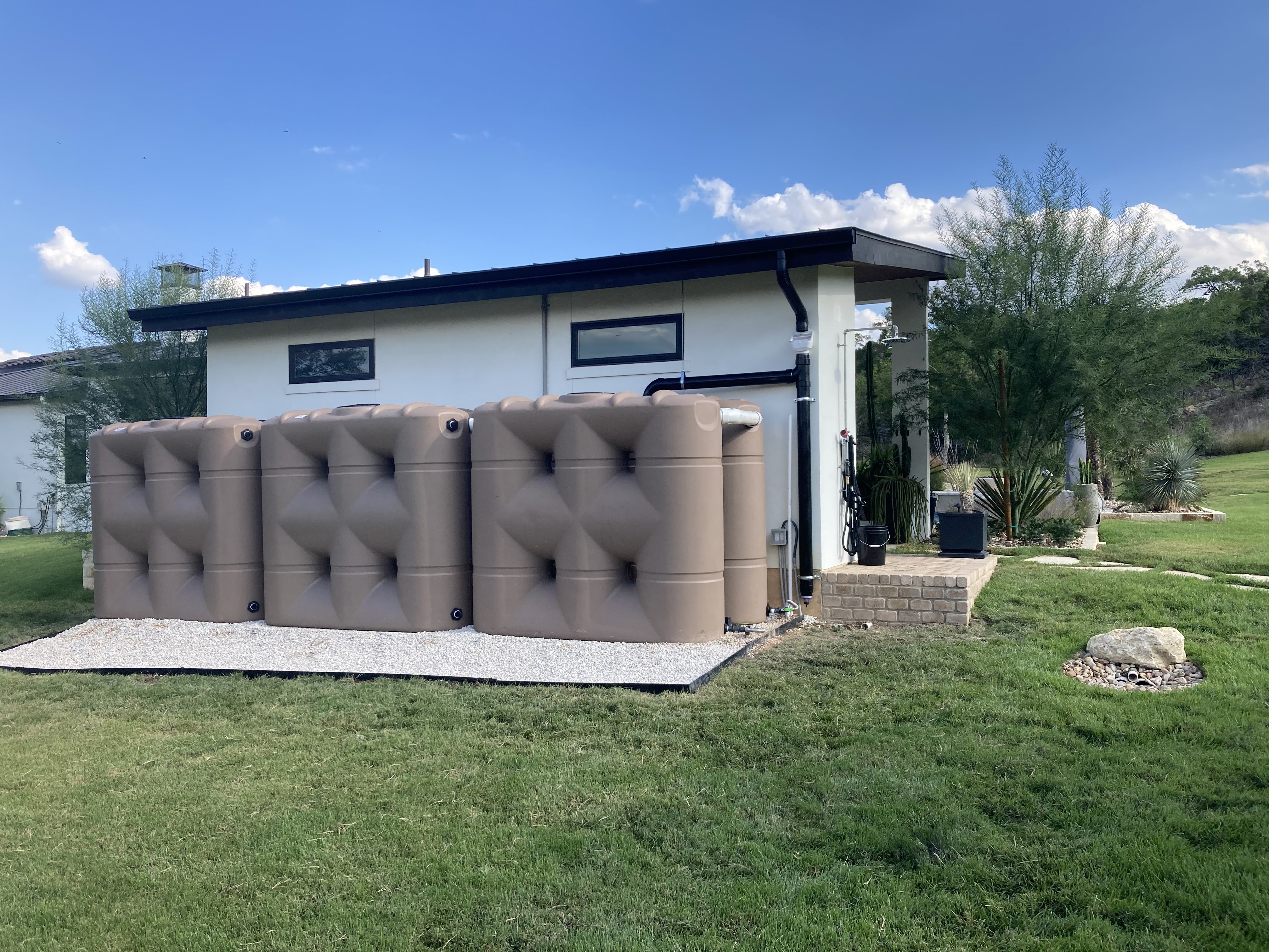 530 Gallon Slimline Rainwater Harvesting Tank | Installed by Rainwater CC | BushmanUSA.com